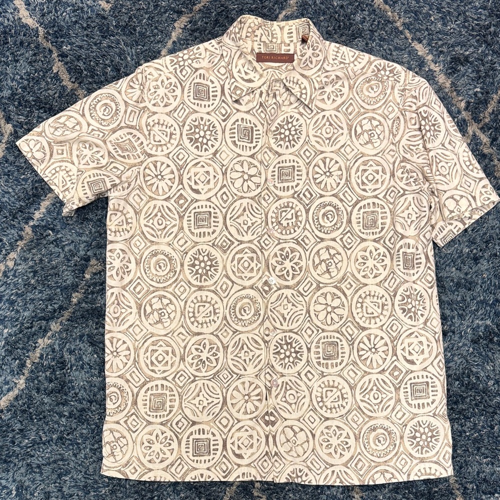 Tori Richard Hawaiian Men's Beige medallion brown Short Sleeve Shirt size Medium